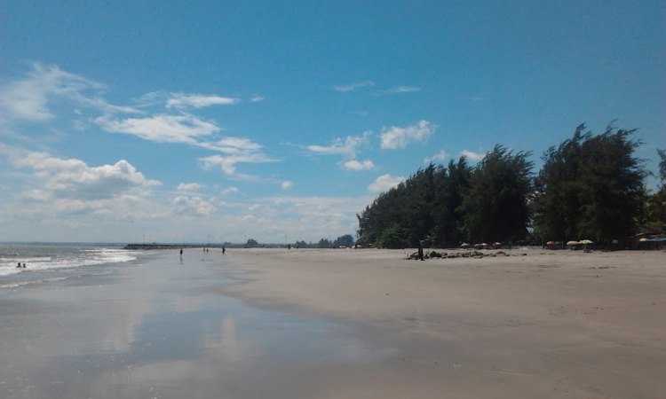 Pantai Gandoriah - 65 Tempat Wisata di Sumatera Barat Terhits yang Wajib Dikunjungi, 1. Jam Gadang di Bukit Tinggi, 2. Istana Baso Pagaruyung, 3. Pantai Carocok Painan, 4. Lobang Jepang, 5. Pantai Padang ‘Nan Rancak Bana’ , 6. Pantai Gandoriah Pariaman, 7. Puncak Lawang Maninjau, 8. Lembah Anai , 9. Museum Adityawarman, 10. Pantai Muaro Padang & Jembatan Siti Nurbaya, 11. Pantai Kata Pariaman, 12. Benteng Fort de Kock, 13. Ngarai Sianok, 14. Pantai Cermin, 15. Wisata Pantai Caroline/Carolina, 16. Air Panas Bukik Kili, 17. Danau Maninjau, 18. Pemandian Lubuk Minturun, 19. Lembah Harau , 20. Puncak Anai (Pemandian dan Camping Ground), 21. Pesona Kepulauan Mentawai , 22. Janjang Seribu Great Wall of Koto Gadang, 23. Danau Singkarak, 24. Danau Diateh dan Danau Dibawah ( Danau Kembar ), 25. Pantai Aie Manih si Malin Kundang, 26. Pulau Cubadak, 27. Kawasan Wisata Mandeh, 28. Pulau Sikuai, 29. Tirta Alami, 30. Air Terjun Nyarai, 31. Pemandian Alam Sako Tapan, 32. Lubuak Bonta, 33. Lubuak Mato Kuciang, 34. Pemandian Alami Batang Tabik, 35. Lubuak Paraku, 36. Air Terjun Timbulun, 37. Muaro Binguang, 38. Ngalau Indah , 39. Jembatan Akar Pesisir Selatan, 40. Pulau Pasumpahan , 41. Pantai Nirwana, 42. Air Terjun Tigo Tingkek, 43. Air Terjun Sarasah Banyak Gariang, 44. Panorama Sitinjau Lauik, 45. Tapian Puti, 46. Lubuak Rantiang, 47. Sirukam Dairy Farm, 48. Puncak Gagoan, 49. Rumah Pohon Laing Park Solok, 50. Puncak Gobah, 51. Air Terjun Kapalo Banda Koto Hilalang, 52. Danau Talang – Solok, 53. Danau Dieteh dan Danau Dibawah, 54. Kebun Teh Alahan Panjang, Solok, 55. Jembatan Kelok Sembilan, 56. Air Terjun Lubuak Bulan, 57. Padang Mengatas, 58. Pulau Angso Duo Pariaman, 59. Pantai Tiram, 60. Puncak Langkisau