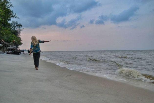 Pantai Klang Serdang Bedagai via IG @realuci, 1. Pantai Romantis, 2. Pantai Pondok Permai, 3. Pantai Mutiara Indah, 4. Pantai Klang, 5. Pantai Cermin, 6. Wisata Pinggir Laut, Kampoeng Nipah, 7. Pantai Gudang Garam, 8. Pantai Sri Mersing, 9. Pantai Sentang, 10. Pantai Kuala Putri, 11. Pantai Cemara Kembar, 12. Pantai Bali Lestari, 13. Pantai Mangrove