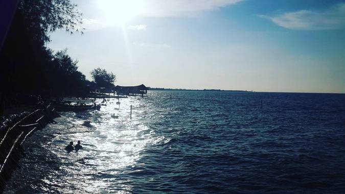 Pantai Pondok Permai, 1. Pantai Olo, 2. Ekowisata Mangrove Sicanang , 3. Pantai Romantis, 4. Pantai Bali Lestari, 5. Pantai Sialang Buah, 6. Pantai Mutiara 88, 7. Romance Bay, 8. Pantai Gudang Garam, 9. Pantai Cermin, 10. Pantai Salah Namo, 11. Pantai Pink, 12. Pantai Sibolazi, 13. Pantai Pondok Permai, 14. Pantai Klang Serdang Begadai, 15. Taman Pantai Barat, 16. Pantai Tureloto