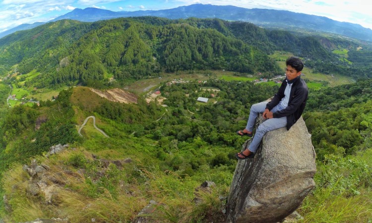 Puncak Happy via Tmladventure.blogspotcom, 1. Taman Syekh Kukut, 2. Kebun Teh Alahan Panjang, 3. Danau Diateh Danau Dibawah, 4. Nagari Seribu Rumah Gadang, 5. Danau Singkarak, 6. Puncak Gagoan, 7. Danau Talang, 8. Wisata Laing Park, 9. Air Terjun Kapalo Banda Koto Hilalang, 10. Puncak Happy, 11. Masjid Agung Al-Muhsinin, 12. Taman Wisata Pulau Belibis, 13. Puncak Ahmad Sadin, 14. Pemandian Aie Angek Bukik Kili, 15. Bukit Cinangkiak, 16. Taman Kota Arosuka, 17. Masjid Tuo Kayu Jao, 18. Bukit Cambai, 19. Pemandian Air Panas Bukik Gadang, 20. Air Terjun Sarasah Batimpo, 21. Puncak Guguak Sarai, 22. Angin Berembus Aripan, 23. Puncak Gobah