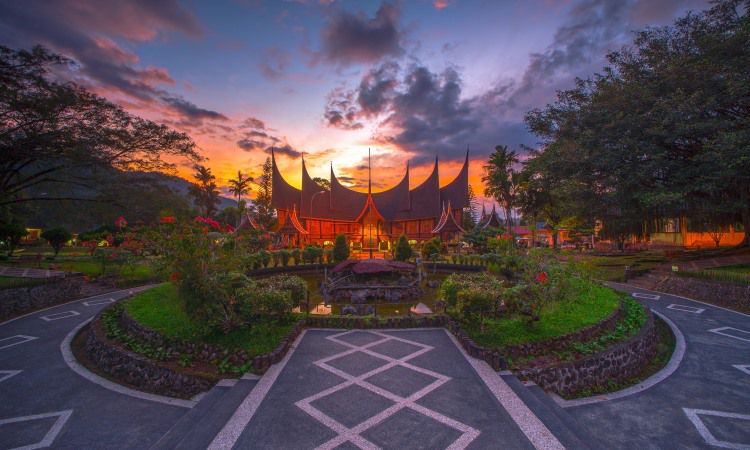 Pusat Dokumentasi dan Informasi Kebudayaan Minangkabau via Google Maps Seroja PP, 1. Goa Batu Batirai, 2. Wisata Lubuk Kucing, 3. Air Terjun Tujuh Tingkat, 4. Minang Fantasi, 5. Desa Wisata Kubu Gadang, 6. Museum Kebudayaan Minangkabau, 7. Masjid Asasi Sigando, 8. Kampung Budaya Religi, 9. Stasiun Kereta Api Padang Panjang, 10. Air Terjun Lembah Anai, 11. Gunung Tandikat, 12. Pusat Dokumentasi dan Informasi Kebudayaan Minangkabau, 13. Islamic Center, 14. Rumah Makan Pak Datuk, 15. Sate Mak Syukur, 16. Minang Kayo