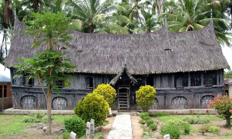 Rumah Gadang Kampai Nan Panjang via Wikipedia, 1. Cagar Budaya Batikam, 2. Wisata Istana Pagaruyung / Istana Basa, 3. Bukit Aua Sarumpun, 4. Benteng Van Der Capellen, 5. Air Terjun Lembah Anai, 6. Masjid Raya Rao – Rao, 7. Danau Singkarak, 8. Desa Pariangan, 9. Tabek Patah, 10. Rumah Gadang Kampai Nan Panjang, 11. Balairuang Sari, 12. Puncak Pato, 13. Prasasti Adityawarman, 14. Batu Angkek – Angkek, 15. Kincir Air Talawi, 16. Istano Rajo, 17. Pacu Jawi, 18. Batu Basurek, 19. Ngalau Pangian, 20. Tanjung Mutiara, 21. Sate Didong Khas Batusangkar