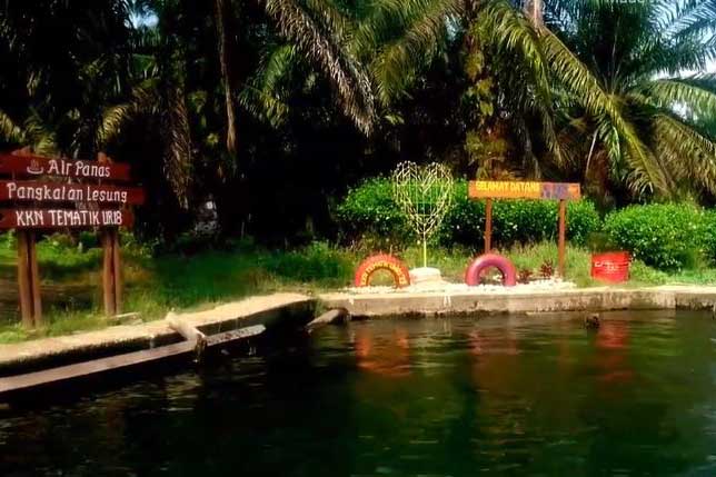 Air Panas Pangkalan Lesung via Youtube, 1. Istana Sayap Pelalawan, 2. Danau Wisata Betung, 3. Danau Tajwid (Kajuit), 4. Ombak Bono, 5. Suaka Margasatwa Kerumutan, 6. Taman Publik Kreatif, 7. Taman Nasional Tesso Nilo, 8. Tugu Equator Pelalawan, 9. Makam Sultan Mahmud Syah 1, 10. Masjid Agung Pelalawan, 11. Tanjung Putus, 12. Masjid Agung Ulul Azmi, 13. Pantai Ogis, 14. Grand Waterpark Pangkalan Kerinci, 15. Pantai Kute Kerinci, 16. Air Panas Pangkalan Lesung