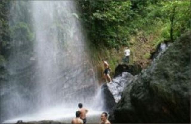 Air Terjun Tembulun Rusa - Tempat Wisata di Indragiri Hilir, 1. Pantai Solop, 2. Air Terjun 86, 3. Agrowisata Kelapa, 4. Telaga Mablu, 5. Rawa Gambut Pulau Cawan, 6. Sungai Rukam, 7. Wisata Alam Danau Raja, 8. Bukit Berbunga, 9. Air Terjun Tembulun Rusa, 10. Event Wisata Menongkah, 11. Makam Syekh Abdurrahman Siddiq, 12. Wisata Sampan Leper, 13. Hutan Mangrove di Mandah, 14. Kebun Jeruk Pulau Palas, 15. Kampoeng Selfie