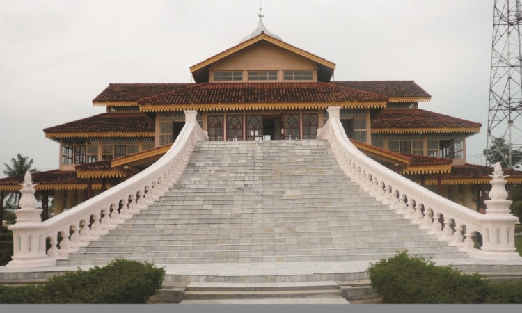 Balai Kerapatan Adat Siak, 1. Istana Siak Sri Indrapura, 2. Kapal Kato Kesultanan Siak, 3. Balai Kerapatan Adat Siak, 4. Komplek Makam Raja Siak, 5. Wisata Tangsi Belanda, 6. Air Mancur Zapin Menari, 7. Klenteng Hock Siu Kiong di Kampung Pecinan, 8. Kolam Hijau dan Makam Raja Kecik, 9. Taman Kota Siak Indrapura, 10. Jembatan Tengku Agung Syaifah Latifah, 11. Danau Alam Zamrud, 12. Turap Siak, 13. Masjid Raya Syahabudin, 14. Jembatan Teluk Masjid, 15. Jembatan Kupu – Kupu, 16. Alun – Alun Maharatu Center, 17. Tepian Bandar Sungai Jantan, 18. Queen Star Waterpark Siak, 19. Ekowisata Mangrove Mengkapan, 20. Masjid Sultan Syarif Hasyim, 21. Danau Lembah Sari