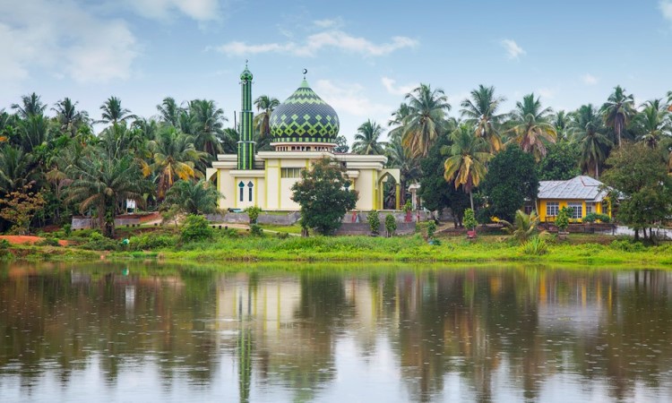 Danau Masjid Koto Kari via Pesona Travel, 1. Danau Rawang Udang, 2. Danau Masjid Koto Kari, 3. Air Panas Sungai Pinang, 4. Hutan Kota Pulau Bungin, 5. Air Terjun Guruh Gemurai, 6. Air Terjun Batang Koban, 7. Air Terjun Anak Sungai Kandi, 8. Air Terjun Patisoni, 9. Desa Wisata Koto Sentajo, 10. Suaka Margasatwa Bukit Rimbang Baling, 11. Taman Kota Teluk Kuantan, 12. Danau Kebun Kopi, 13. Taman Wisata Sei Doranan, 14. Bendungan Pangean