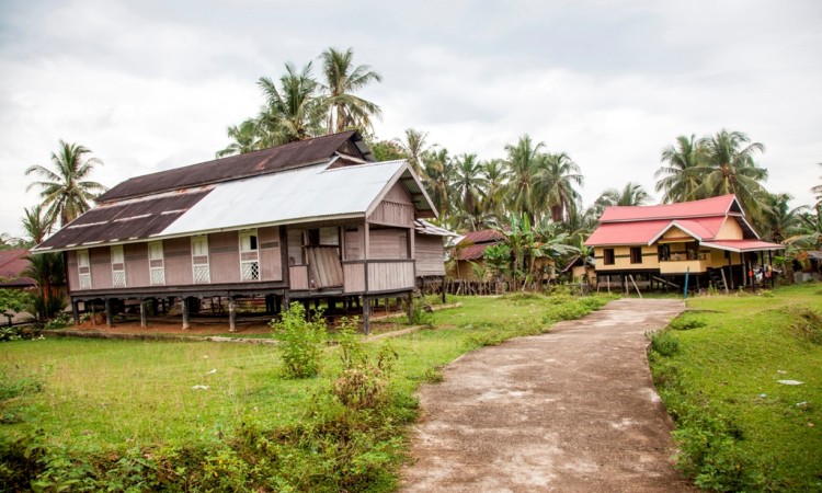 Desa Wisata Koto Sentajo via Pesona Travel - tempat wisata di Kuantan Singingi, 1. Danau Rawang Udang, 2. Danau Masjid Koto Kari, 3. Air Panas Sungai Pinang, 4. Hutan Kota Pulau Bungin, 5. Air Terjun Guruh Gemurai, 6. Air Terjun Batang Koban, 7. Air Terjun Anak Sungai Kandi, 8. Air Terjun Patisoni, 9. Desa Wisata Koto Sentajo, 10. Suaka Margasatwa Bukit Rimbang Baling, 11. Taman Kota Teluk Kuantan, 12. Danau Kebun Kopi, 13. Taman Wisata Sei Doranan, 14. Bendungan Pangean
