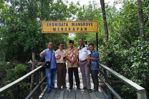 Ekowisata Mangrove Mengkapan, 1. Istana Siak Sri Indrapura, 2. Kapal Kato Kesultanan Siak, 3. Balai Kerapatan Adat Siak, 4. Komplek Makam Raja Siak, 5. Wisata Tangsi Belanda, 6. Air Mancur Zapin Menari, 7. Klenteng Hock Siu Kiong di Kampung Pecinan, 8. Kolam Hijau dan Makam Raja Kecik, 9. Taman Kota Siak Indrapura, 10. Jembatan Tengku Agung Syaifah Latifah, 11. Danau Alam Zamrud, 12. Turap Siak, 13. Masjid Raya Syahabudin, 14. Jembatan Teluk Masjid, 15. Jembatan Kupu – Kupu, 16. Alun – Alun Maharatu Center, 17. Tepian Bandar Sungai Jantan, 18. Queen Star Waterpark Siak, 19. Ekowisata Mangrove Mengkapan, 20. Masjid Sultan Syarif Hasyim, 21. Danau Lembah Sari