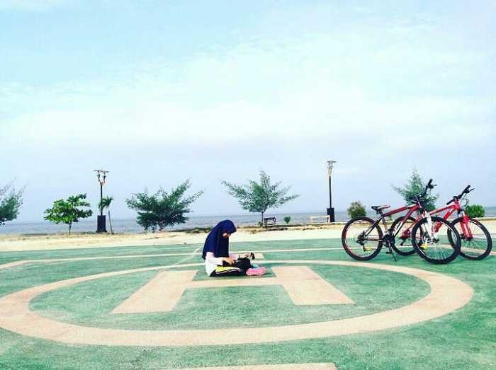 Lapangan Pasir Bengkalis, 1. Pantai Selat Baru, 2. Lapangan Tugu Bengkalis, 3. Telaga Suri Perdana, 4. Taman Andam Dewi, 5. Hutan Lindung Bukit Batu, 6. Pulau Beting Aceh, 7. Duri Islamic Center &amp; Masjid Agung Istiqomah, 8. Lapangan Pasir Bengkalis, 9. Taman Laut Prapat Tunggal, 10. Pantai Tenggayun, 11. Pantai Tanjung Medang, 12. Mangrove Sebauk, 13. Pantai Lapin, 14. Pantai Sepahat, 15. Pantai Bestari, 16. Hutan Adat Kesumbo Ampai, 17. Taman Kera Sekodi, 18. Pantai Jangkang, 19. Pantai Teluk Rhu, 20. Pelabuhan Bandar Sri Laksamana Bengkalis, 21. Taman Batu Ampar, 22. Harationica Water Park, 23. Pantai Madani Pambang Pesisir, 24. Museum Sultan Syarif Kasim Parit Bangkong, 25. Wisata Desa Balai Pungut, 26. Tasik Putri Pepuyu, 27. Pantai Rhupat Utara, 28. Rumah Adat Melayu Bengkalis, 29. Taman Pelatihan Gajah Bukit Batu, 30. Pantai Marina, 31. Makam Datuk Laksamana Raja Dilaut