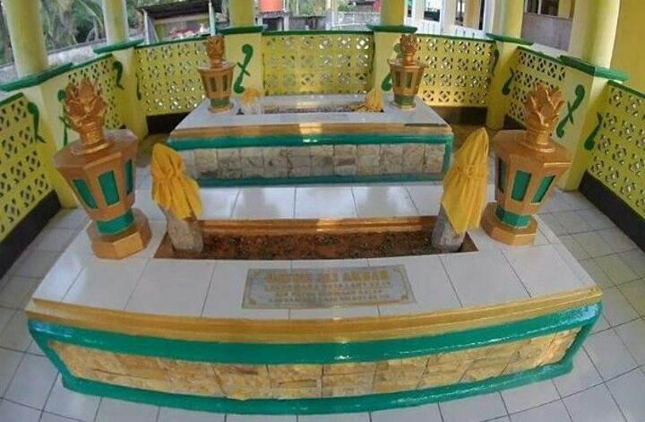 Makam Datuk Laksamana Raja Dilaut via Ig @erick_laksamana27, 1. Pantai Selat Baru, 2. Lapangan Tugu Bengkalis, 3. Telaga Suri Perdana, 4. Taman Andam Dewi, 5. Hutan Lindung Bukit Batu, 6. Pulau Beting Aceh, 7. Duri Islamic Center &amp; Masjid Agung Istiqomah, 8. Lapangan Pasir Bengkalis, 9. Taman Laut Prapat Tunggal, 10. Pantai Tenggayun, 11. Pantai Tanjung Medang, 12. Mangrove Sebauk, 13. Pantai Lapin, 14. Pantai Sepahat, 15. Pantai Bestari, 16. Hutan Adat Kesumbo Ampai, 17. Taman Kera Sekodi, 18. Pantai Jangkang, 19. Pantai Teluk Rhu, 20. Pelabuhan Bandar Sri Laksamana Bengkalis, 21. Taman Batu Ampar, 22. Harationica Water Park, 23. Pantai Madani Pambang Pesisir, 24. Museum Sultan Syarif Kasim Parit Bangkong, 25. Wisata Desa Balai Pungut, 26. Tasik Putri Pepuyu, 27. Pantai Rhupat Utara, 28. Rumah Adat Melayu Bengkalis, 29. Taman Pelatihan Gajah Bukit Batu, 30. Pantai Marina, 31. Makam Datuk Laksamana Raja Dilaut