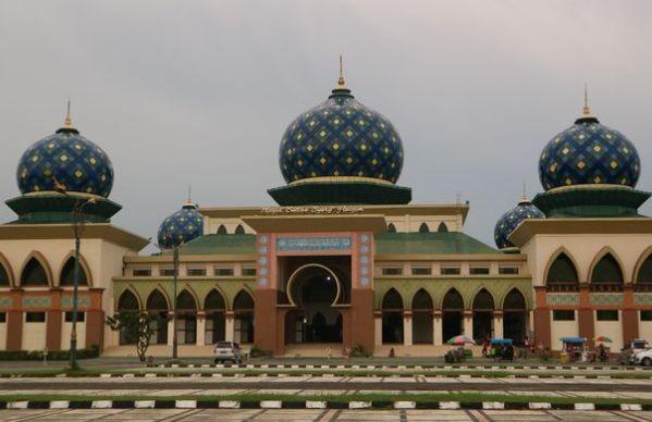 Masjid Sultan Syarif Hasyim, 1. Istana Siak Sri Indrapura, 2. Kapal Kato Kesultanan Siak, 3. Balai Kerapatan Adat Siak, 4. Komplek Makam Raja Siak, 5. Wisata Tangsi Belanda, 6. Air Mancur Zapin Menari, 7. Klenteng Hock Siu Kiong di Kampung Pecinan, 8. Kolam Hijau dan Makam Raja Kecik, 9. Taman Kota Siak Indrapura, 10. Jembatan Tengku Agung Syaifah Latifah, 11. Danau Alam Zamrud, 12. Turap Siak, 13. Masjid Raya Syahabudin, 14. Jembatan Teluk Masjid, 15. Jembatan Kupu – Kupu, 16. Alun – Alun Maharatu Center, 17. Tepian Bandar Sungai Jantan, 18. Queen Star Waterpark Siak, 19. Ekowisata Mangrove Mengkapan, 20. Masjid Sultan Syarif Hasyim, 21. Danau Lembah Sari