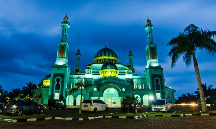 Masjid Raya Al-Manan via Ayojalanjalan, 1. Pantai Purnama, 2. Kampung Teratai, 3. Pantai Medang Kampai, 4. Pantai Teluk Makmur, 5. Pesanggrahan Putri Tujuh, 6. Pelabuhan TPI Purnama, 7. Hutan Wisata Dumai, 8. Hutan Mangrove, 9. Danau Bunga Tujuh, 10. Pantai Pulai Bungkuk Indah, 11. Masjid Raya Al-Manan, 12. Taman Telaga Tirta Patra, 13. Pantai Marina Indah Pulak, 14. Pantai Koneng, 15. Goa Pelintung, 16. Tapak Harimau Sakti, 17. Tugu Lancang Kuning, 18. Taman Putri Zara, 19. Taman Bukit Gelanggang, 20. Resto Rumah Pohon Miaki, 21. Pantai Panorama Puak Dumai, 22. Taman Mina Patra, 23. Bandar Bakau Dumai, 24. Pantai Captain Elwin, 25. Pantai Wisata Bahtera Alam Guntung, 26. Pantai Akasia Indah Guntung, 27. Pantai Legenda