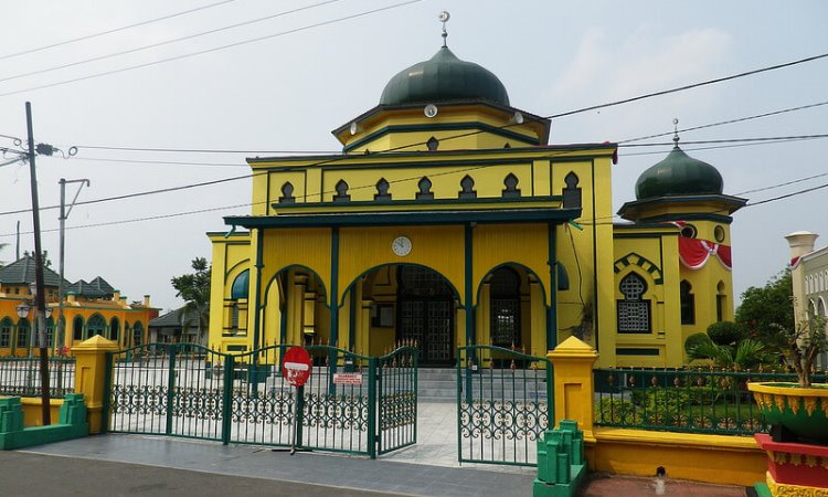 Masjid Raya Syahabuddin Siak Sri Indrapura, 1. Istana Siak Sri Indrapura, 2. Kapal Kato Kesultanan Siak, 3. Balai Kerapatan Adat Siak, 4. Komplek Makam Raja Siak, 5. Wisata Tangsi Belanda, 6. Air Mancur Zapin Menari, 7. Klenteng Hock Siu Kiong di Kampung Pecinan, 8. Kolam Hijau dan Makam Raja Kecik, 9. Taman Kota Siak Indrapura, 10. Jembatan Tengku Agung Syaifah Latifah, 11. Danau Alam Zamrud, 12. Turap Siak, 13. Masjid Raya Syahabudin, 14. Jembatan Teluk Masjid, 15. Jembatan Kupu – Kupu, 16. Alun – Alun Maharatu Center, 17. Tepian Bandar Sungai Jantan, 18. Queen Star Waterpark Siak, 19. Ekowisata Mangrove Mengkapan, 20. Masjid Sultan Syarif Hasyim, 21. Danau Lembah Sari