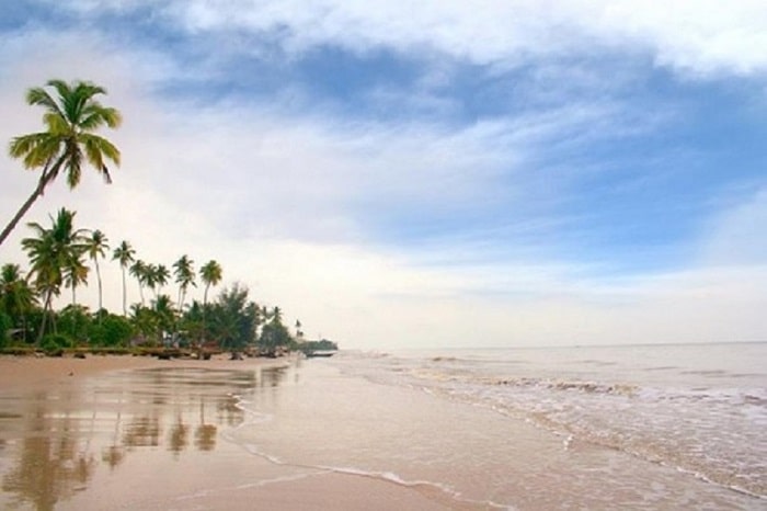 Pantai Ceria Foto by @indoholidaytourguide - Tempat Wisata Di Kepulauan Meranti, 1. Danau Pulau Padang, 2. Tasik Air Putih, 3. Tasik Nambus, 4. Tasik Putri Pepuyu, 5. Pantai Ceria, 6. Pantai Dorak, 7. Pantai Motong, 8. Pulau Dedap Durhaka, 9. Kelenteng Hoo Ann Kiong, 10. Festival Sungai Bokor, Pulau Rangsang, 11. Pantai Beting Beras, 12. Wisata Hutan Mangrove Di Pantai Impian, 13. Ekowisata Mangrove Desa Banglas, 14. Desa Tanah Merah Pulau Rangsang, 15. Kolam Telaga Bening Selat Panjang