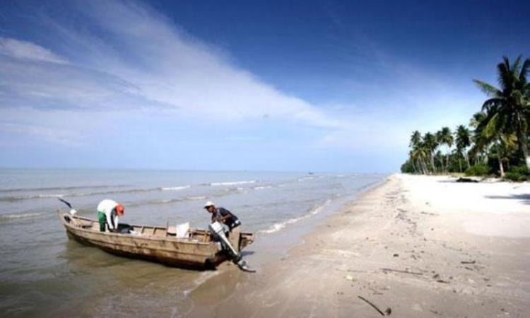 Pantai Bestari via Bisniswisata, 1. Pantai Selat Baru, 2. Lapangan Tugu Bengkalis, 3. Telaga Suri Perdana, 4. Taman Andam Dewi, 5. Hutan Lindung Bukit Batu, 6. Pulau Beting Aceh, 7. Duri Islamic Center &amp; Masjid Agung Istiqomah, 8. Lapangan Pasir Bengkalis, 9. Taman Laut Prapat Tunggal, 10. Pantai Tenggayun, 11. Pantai Tanjung Medang, 12. Mangrove Sebauk, 13. Pantai Lapin, 14. Pantai Sepahat, 15. Pantai Bestari, 16. Hutan Adat Kesumbo Ampai, 17. Taman Kera Sekodi, 18. Pantai Jangkang, 19. Pantai Teluk Rhu, 20. Pelabuhan Bandar Sri Laksamana Bengkalis, 21. Taman Batu Ampar, 22. Harationica Water Park, 23. Pantai Madani Pambang Pesisir, 24. Museum Sultan Syarif Kasim Parit Bangkong, 25. Wisata Desa Balai Pungut, 26. Tasik Putri Pepuyu, 27. Pantai Rhupat Utara, 28. Rumah Adat Melayu Bengkalis, 29. Taman Pelatihan Gajah Bukit Batu, 30. Pantai Marina, 31. Makam Datuk Laksamana Raja Dilaut
