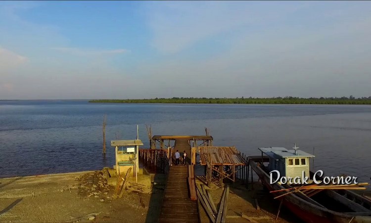 Pantai Dorak via Youtube Erwin Saputra - Tempat Wisata Di Kepulauan Meranti, 1. Danau Pulau Padang, 2. Tasik Air Putih, 3. Tasik Nambus, 4. Tasik Putri Pepuyu, 5. Pantai Ceria, 6. Pantai Dorak, 7. Pantai Motong, 8. Pulau Dedap Durhaka, 9. Kelenteng Hoo Ann Kiong, 10. Festival Sungai Bokor, Pulau Rangsang, 11. Pantai Beting Beras, 12. Wisata Hutan Mangrove Di Pantai Impian, 13. Ekowisata Mangrove Desa Banglas, 14. Desa Tanah Merah Pulau Rangsang, 15. Kolam Telaga Bening Selat Panjang