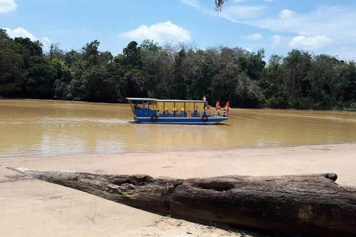 Pantai Kute Kerinci via IG @weriwairimatama, 1. Istana Sayap Pelalawan, 2. Danau Wisata Betung, 3. Danau Tajwid (Kajuit), 4. Ombak Bono, 5. Suaka Margasatwa Kerumutan, 6. Taman Publik Kreatif, 7. Taman Nasional Tesso Nilo, 8. Tugu Equator Pelalawan, 9. Makam Sultan Mahmud Syah 1, 10. Masjid Agung Pelalawan, 11. Tanjung Putus, 12. Masjid Agung Ulul Azmi, 13. Pantai Ogis, 14. Grand Waterpark Pangkalan Kerinci, 15. Pantai Kute Kerinci, 16. Air Panas Pangkalan Lesung