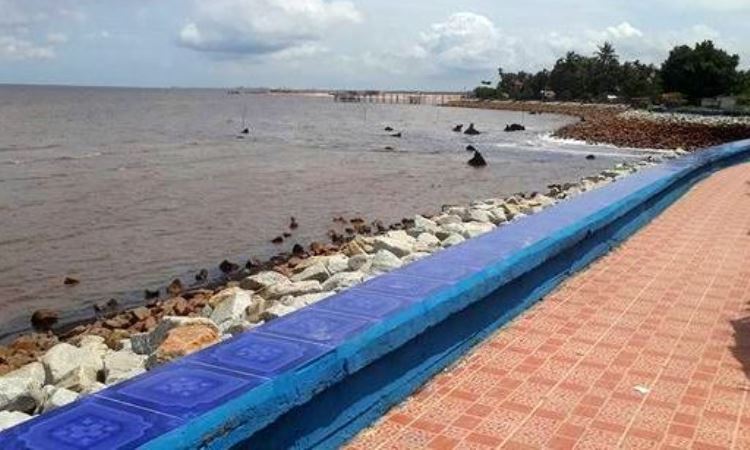 Pantai Panorama Puak Dumai, 1. Pantai Purnama, 2. Kampung Teratai, 3. Pantai Medang Kampai, 4. Pantai Teluk Makmur, 5. Pesanggrahan Putri Tujuh, 6. Pelabuhan TPI Purnama, 7. Hutan Wisata Dumai, 8. Hutan Mangrove, 9. Danau Bunga Tujuh, 10. Pantai Pulai Bungkuk Indah, 11. Masjid Raya Al-Manan, 12. Taman Telaga Tirta Patra, 13. Pantai Marina Indah Pulak, 14. Pantai Koneng, 15. Goa Pelintung, 16. Tapak Harimau Sakti, 17. Tugu Lancang Kuning, 18. Taman Putri Zara, 19. Taman Bukit Gelanggang, 20. Resto Rumah Pohon Miaki, 21. Pantai Panorama Puak Dumai, 22. Taman Mina Patra, 23. Bandar Bakau Dumai, 24. Pantai Captain Elwin, 25. Pantai Wisata Bahtera Alam Guntung, 26. Pantai Akasia Indah Guntung, 27. Pantai Legenda
