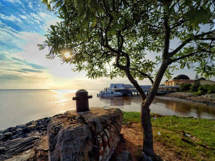 Pelabuhan Bandar Sri Laksamana Bengkalis via IG @senosutrisno, 1. Pantai Selat Baru, 2. Lapangan Tugu Bengkalis, 3. Telaga Suri Perdana, 4. Taman Andam Dewi, 5. Hutan Lindung Bukit Batu, 6. Pulau Beting Aceh, 7. Duri Islamic Center &amp; Masjid Agung Istiqomah, 8. Lapangan Pasir Bengkalis, 9. Taman Laut Prapat Tunggal, 10. Pantai Tenggayun, 11. Pantai Tanjung Medang, 12. Mangrove Sebauk, 13. Pantai Lapin, 14. Pantai Sepahat, 15. Pantai Bestari, 16. Hutan Adat Kesumbo Ampai, 17. Taman Kera Sekodi, 18. Pantai Jangkang, 19. Pantai Teluk Rhu, 20. Pelabuhan Bandar Sri Laksamana Bengkalis, 21. Taman Batu Ampar, 22. Harationica Water Park, 23. Pantai Madani Pambang Pesisir, 24. Museum Sultan Syarif Kasim Parit Bangkong, 25. Wisata Desa Balai Pungut, 26. Tasik Putri Pepuyu, 27. Pantai Rhupat Utara, 28. Rumah Adat Melayu Bengkalis, 29. Taman Pelatihan Gajah Bukit Batu, 30. Pantai Marina, 31. Makam Datuk Laksamana Raja Dilaut