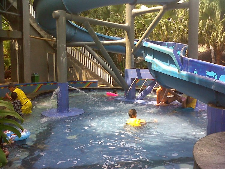 Pondok Zidane via Pondokzidane.blogspot, 1. Kolam Renang Paragon Depok, 2. Kolam Renang Tirta Ria, 3. Waterpark Ceria Depok, 4. Waterpark Tirta Sari, 5. Kolam Renang Griya Tugu Asri, 6. Aladin Depok Fantasi Waterpark, 7. Khodijah Muslimah Center, 8. Gema Pesona Country Club, 9. Kolam Renang Wisma Makara UI, 10. Kolam Renang Putri Duyung, 11. Kolam Renang Bumi Wiyata, 12. Aquatic Fantasy Telaga Golf, 13. Taman Wisata Pasir Putih, 14. Pondok Zidane