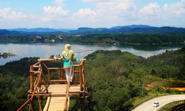 Puncak Pukatan via Riaugoid, 1. Puncak Kompe, 2. Lubang Kolam Kampar, 3. Teluk Jering, 4. Bukit Naang Bangkinang, 5. Rimbang Baling, 6. Sungai Hijau, 7. Sungai Gulamo, Green Canyon Riau, 8. Air Terjun Batang Kapas, 9. Desa Buluh Cina, 10. Pulau Cinta, 11. Air Terjun Panisan, 12. Ulu Kasok, 13. Puncak Mahligai Indah, 14. Rumah Lontiok, 15. Hutan Pinus Kampar, 16. Puncak Pukatan, 17. Taman Agro Nadin, 18. Stanum Bangkinang, 19. Waduk Koto Panjang, 20. Taman Bunga Eceng Gondok, 21. Jembatan Water Front City Bangkinang, 22. Candi Muara Takus, 23. Air Terjun Batu Dinding