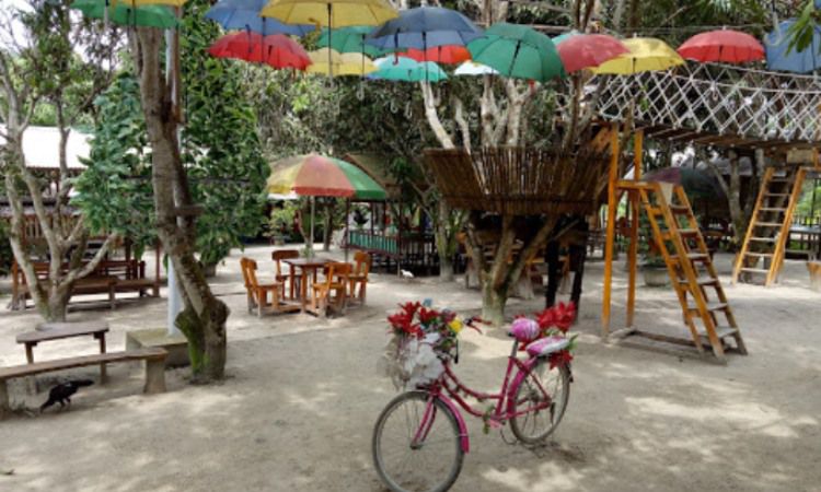 Resto Rumah Pohon Miaki via Google Maps, 1. Pantai Purnama, 2. Kampung Teratai, 3. Pantai Medang Kampai, 4. Pantai Teluk Makmur, 5. Pesanggrahan Putri Tujuh, 6. Pelabuhan TPI Purnama, 7. Hutan Wisata Dumai, 8. Hutan Mangrove, 9. Danau Bunga Tujuh, 10. Pantai Pulai Bungkuk Indah, 11. Masjid Raya Al-Manan, 12. Taman Telaga Tirta Patra, 13. Pantai Marina Indah Pulak, 14. Pantai Koneng, 15. Goa Pelintung, 16. Tapak Harimau Sakti, 17. Tugu Lancang Kuning, 18. Taman Putri Zara, 19. Taman Bukit Gelanggang, 20. Resto Rumah Pohon Miaki, 21. Pantai Panorama Puak Dumai, 22. Taman Mina Patra, 23. Bandar Bakau Dumai, 24. Pantai Captain Elwin, 25. Pantai Wisata Bahtera Alam Guntung, 26. Pantai Akasia Indah Guntung, 27. Pantai Legenda