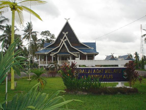 Rumah Adat Melayu Bengkalis via Lancangkuning, 1. Pantai Selat Baru, 2. Lapangan Tugu Bengkalis, 3. Telaga Suri Perdana, 4. Taman Andam Dewi, 5. Hutan Lindung Bukit Batu, 6. Pulau Beting Aceh, 7. Duri Islamic Center &amp; Masjid Agung Istiqomah, 8. Lapangan Pasir Bengkalis, 9. Taman Laut Prapat Tunggal, 10. Pantai Tenggayun, 11. Pantai Tanjung Medang, 12. Mangrove Sebauk, 13. Pantai Lapin, 14. Pantai Sepahat, 15. Pantai Bestari, 16. Hutan Adat Kesumbo Ampai, 17. Taman Kera Sekodi, 18. Pantai Jangkang, 19. Pantai Teluk Rhu, 20. Pelabuhan Bandar Sri Laksamana Bengkalis, 21. Taman Batu Ampar, 22. Harationica Water Park, 23. Pantai Madani Pambang Pesisir, 24. Museum Sultan Syarif Kasim Parit Bangkong, 25. Wisata Desa Balai Pungut, 26. Tasik Putri Pepuyu, 27. Pantai Rhupat Utara, 28. Rumah Adat Melayu Bengkalis, 29. Taman Pelatihan Gajah Bukit Batu, 30. Pantai Marina, 31. Makam Datuk Laksamana Raja Dilaut