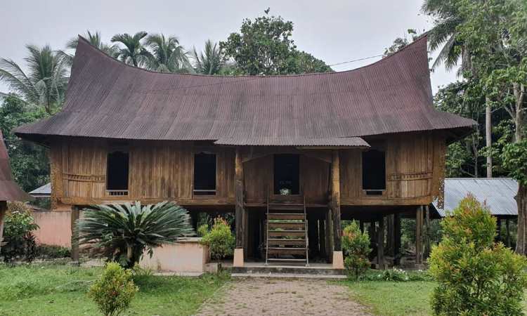 Rumah Lontiok via IG @embunkedjora, 1. Puncak Kompe, 2. Lubang Kolam Kampar, 3. Teluk Jering, 4. Bukit Naang Bangkinang, 5. Rimbang Baling, 6. Sungai Hijau, 7. Sungai Gulamo, Green Canyon Riau, 8. Air Terjun Batang Kapas, 9. Desa Buluh Cina, 10. Pulau Cinta, 11. Air Terjun Panisan, 12. Ulu Kasok, 13. Puncak Mahligai Indah, 14. Rumah Lontiok, 15. Hutan Pinus Kampar, 16. Puncak Pukatan, 17. Taman Agro Nadin, 18. Stanum Bangkinang, 19. Waduk Koto Panjang, 20. Taman Bunga Eceng Gondok, 21. Jembatan Water Front City Bangkinang, 22. Candi Muara Takus, 23. Air Terjun Batu Dinding