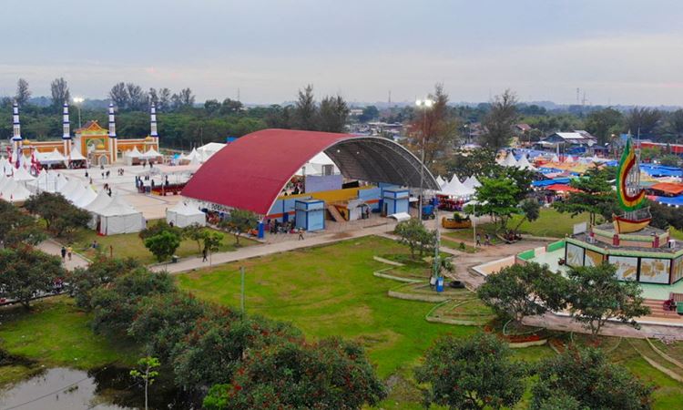 Taman Bukit Gelanggang via FB, 1. Pantai Purnama, 2. Kampung Teratai, 3. Pantai Medang Kampai, 4. Pantai Teluk Makmur, 5. Pesanggrahan Putri Tujuh, 6. Pelabuhan TPI Purnama, 7. Hutan Wisata Dumai, 8. Hutan Mangrove, 9. Danau Bunga Tujuh, 10. Pantai Pulai Bungkuk Indah, 11. Masjid Raya Al-Manan, 12. Taman Telaga Tirta Patra, 13. Pantai Marina Indah Pulak, 14. Pantai Koneng, 15. Goa Pelintung, 16. Tapak Harimau Sakti, 17. Tugu Lancang Kuning, 18. Taman Putri Zara, 19. Taman Bukit Gelanggang, 20. Resto Rumah Pohon Miaki, 21. Pantai Panorama Puak Dumai, 22. Taman Mina Patra, 23. Bandar Bakau Dumai, 24. Pantai Captain Elwin, 25. Pantai Wisata Bahtera Alam Guntung, 26. Pantai Akasia Indah Guntung, 27. Pantai Legenda