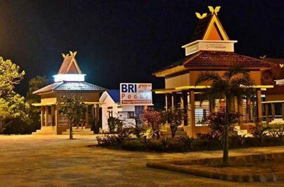Taman Publik Kreatif, 1. Istana Sayap Pelalawan, 2. Danau Wisata Betung, 3. Danau Tajwid (Kajuit), 4. Ombak Bono, 5. Suaka Margasatwa Kerumutan, 6. Taman Publik Kreatif, 7. Taman Nasional Tesso Nilo, 8. Tugu Equator Pelalawan, 9. Makam Sultan Mahmud Syah 1, 10. Masjid Agung Pelalawan, 11. Tanjung Putus, 12. Masjid Agung Ulul Azmi, 13. Pantai Ogis, 14. Grand Waterpark Pangkalan Kerinci, 15. Pantai Kute Kerinci, 16. Air Panas Pangkalan Lesung