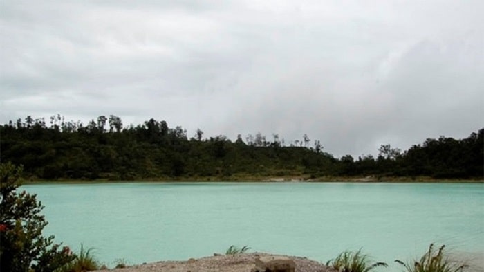 Tasik Air Putih via @indoholidayguide - Tempat Wisata Di Kepulauan Meranti, 1. Danau Pulau Padang, 2. Tasik Air Putih, 3. Tasik Nambus, 4. Tasik Putri Pepuyu, 5. Pantai Ceria, 6. Pantai Dorak, 7. Pantai Motong, 8. Pulau Dedap Durhaka, 9. Kelenteng Hoo Ann Kiong, 10. Festival Sungai Bokor, Pulau Rangsang, 11. Pantai Beting Beras, 12. Wisata Hutan Mangrove Di Pantai Impian, 13. Ekowisata Mangrove Desa Banglas, 14. Desa Tanah Merah Pulau Rangsang, 15. Kolam Telaga Bening Selat Panjang