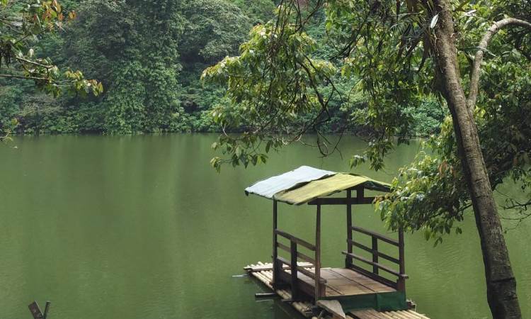 Telaga Mablu via Riauonline, 1. Pantai Solop, 2. Air Terjun 86, 3. Agrowisata Kelapa, 4. Telaga Mablu, 5. Rawa Gambut Pulau Cawan, 6. Sungai Rukam, 7. Wisata Alam Danau Raja, 8. Bukit Berbunga, 9. Air Terjun Tembulun Rusa, 10. Event Wisata Menongkah, 11. Makam Syekh Abdurrahman Siddiq, 12. Wisata Sampan Leper, 13. Hutan Mangrove di Mandah, 14. Kebun Jeruk Pulau Palas, 15. Kampoeng Selfie
