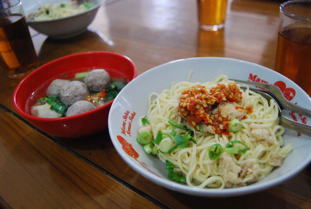 Acip Lama Banjar via Letaemor.wordpresscom, 1. Rest Area Banjar Atas, 2. Rumah Makan Beti, 3. Rumah Makan Primarasa, 4. Rajawali Seafood dan Mie Bakso Banjar, 5. Acip Lama Banjar, 6. Rumah Makan Mergosari, 7. Tungku Coffe dan Resto, 8. Mie Ayam OSIS Banjar, 9. Rumah Makan Tenda Biru, 10. Mie Ayam Bakso Mang Endut Cisaga, 11. Pusat Kuliner Kota Banjar Doboku Ligar, 12. Sate Nikmat Putra, 13. Rumah Makan Sari Rasa, 14. Batagor Kuah Depan Kantor Pos Banjar, 15. Rumah Makan Soto Banyumas Kubangpari, 16. Bakso Sari Rasa H. Ayo Sunaryo