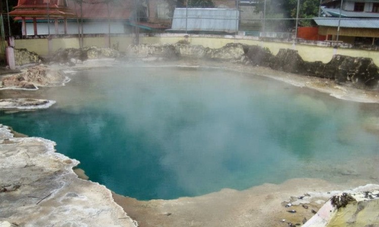 Air Panas Semurup, 1. Air Terjun Pancuran Rayo, 2. Danau Kaco, 3. Perkebunan Teh Kayu Aro, 4. Puncak Rindu Kayu Aro (Tutup), 5. Air Panas Semurup, 6. Goa Kasah, 7. Danau Kerinci, 8. Gunung Kerinci, 9. Rawa Bento, 10. Air Terjun Talang Kemulun, 11. Danau Gunung Tujuh, 12. Danau Lingkat