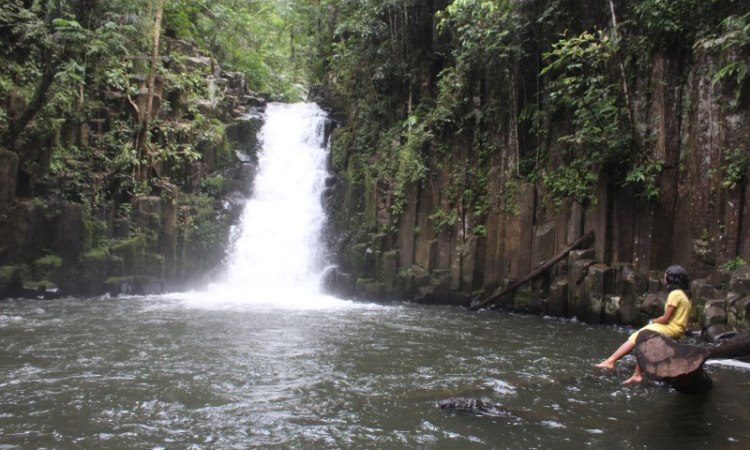 Air Terjun Batu Empang, 1. Taman Nasional Bukit Duabelas, 2. Wisata Bukit Tembulun, 3. Air Terjun Tujuh Tingkat, 4. Air Terjun Batu Empang, 5. Bukit Tempurung Garden, 6. Gua Culau Petak, 7. Dam Jernih dan Air Terjun Talun Dua, 8. Wisata Air Di Batang Asai, 9. Danau Biru, 10. Jembatan Beatrix, 11. Taman Tepian Cik Minah, 12. Bukit Suban Spi, 13. Bukit Bulan, 14. Air Terjun Narso, 15. Danau Kaco, 16. Bukit Temukan, 17. ABC Waterpark, 18. Bukit Seruling, 19. Wisata Sungai Batu Putih, 20. Air Terjun Seluro, 21. Kali Anyep