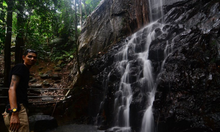 Air Terjun Gunung Bintan via Pesona Travel, 1. Pantai Trikora, 2. Pelabuhan Bandar Bentan Telani, 3. Rumah Arang, 4. Gurun Pasir Busung, 5. Crystal Lagoon, 6. Air Adventure Flying Club Bintan, 7. Danau Biru, 8. Vihara Patung 1000 Wajah, 9. Hutan Mangrove, 10. Pantai Sakera, 11. Vihara Avalokitesevara, 12. Pulau Penyusuk, 13. Aroma River Spa, 14. Pulau Penyengat, 15. Pulau Beralas Pasir, 16. Tasik Divers Bintan, 17. Gunung Bintan, 18. Lagoi, 19. MV Doulos Phos, 20. Pantai Impian, 21. Pantai Senggiling, 22. Air Terjun Gunung Bintan, 23. Penangkaran Penyu White Sands Island, 24. Treasure Bay
