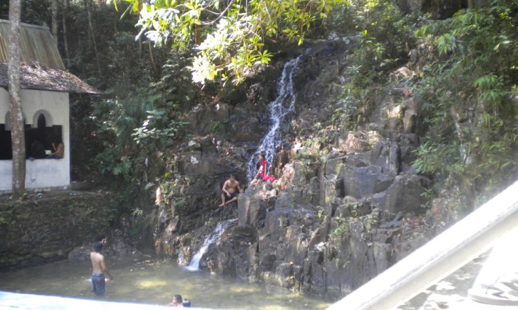 Air Terjun Pongkar via Djangki.wordpresscom, 1. Pantai Telunas, 2. Pantai Pongkar, 3. Pantai Pelawan, 4. Pantai Gading, 5. Pantai Batu Limau, 6. Coastal Area Tanjung Balai Karimun, 7. Makam Sibadang, 8. Masjid Agung Karimun, 9. Gunung Jantan, 10. Air Terjun Pongkar, 11. Pantai Ketam, 12. Kolam Renang Tamara, 13. Pantai Tanjung Ambat, 14. Pantai Lubuk, 15. Pantai Timun, 16. Wisata Buket Patong, 17. Pantai Pasir Putih Tulang, 18. Pantai Berangan, 19. Pantai Sawang