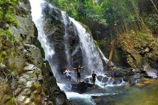 Air Terjun Seluro via IG @jambilagi, 1. Taman Nasional Bukit Duabelas, 2. Wisata Bukit Tembulun, 3. Air Terjun Tujuh Tingkat, 4. Air Terjun Batu Empang, 5. Bukit Tempurung Garden, 6. Gua Culau Petak, 7. Dam Jernih dan Air Terjun Talun Dua, 8. Wisata Air Di Batang Asai, 9. Danau Biru, 10. Jembatan Beatrix, 11. Taman Tepian Cik Minah, 12. Bukit Suban Spi, 13. Bukit Bulan, 14. Air Terjun Narso, 15. Danau Kaco, 16. Bukit Temukan, 17. ABC Waterpark, 18. Bukit Seruling, 19. Wisata Sungai Batu Putih, 20. Air Terjun Seluro, 21. Kali Anyep