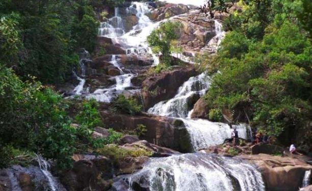 Air Terjun Tujuh Tingkat Temburun - tempat wisata di Kepulauan Anambas, 1. Pulau Pasir Busung, 2. Pantai Arung Hijau, 3. Pulau Bawah, 4. Pulau Penjalin, 5. Pantai Kusik, 6. Pulau Temawan, 7. Pantai Tanjung Momong, 8. Pantai Pasir Panjang, 9. Pulau Durai, 10. Pulau Piugus, 11. Selat Rangsang, 12. Air Terjun Tujuh Tingkat Temburun, 13. Pulau Telaga, 14. Pulau Mengkian Panjang