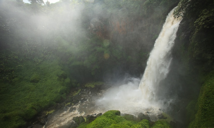 Air Terjun Telun Berasap, 1. Gunung Kerinci, 2. Perkebunan Teh Kayu Aro, 3. Taman Nasional Kerinci Seblat, 4. Bukit Khayangan, 5. Goa Kasah, 6. Kawasan Aroma Peko, 7. Air Terjun Pancuran Rayo, 8. Air Terjun Telun Berasap, 9. Danau Lingkat, 10. Pendakian Kerinci, 11. Masjid Agung Pondok Tinggi, 12. Air Panas Semurup, 13. Air Terjun Talang Kemulun, 14. Danau Kerinci, 15. Danau Kaco, 16. Danau Gunung Tujuh, 17. Rawa Bento, 18. Family Garden, 19. Pinus Kerinci, 20. Taman Bukit Tengah, 21. Puncak Rindu, 22. Pantai Pasir Panjang, 23. Taman Putri Tunggal, 24. Air Terjun Sungai Medang, 25. Bukit Sungai Langit, 26. Swarga Lodge dan Homestay