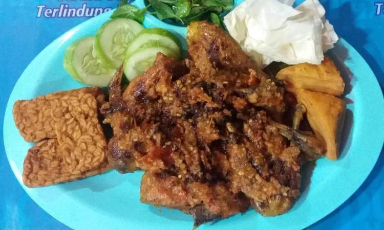 Ayam Bakar Taliwang HSA, 1. Rumah Makan Khas Sunda Cibiuk, 2. Bebek Kaleyo, 3. Sindang Reret Restaurant, 4. Mie XP, 5. Restoran &amp; Pemancingan Mang Ajo, 6. Restaurant Lebak Sari Indah, 7. Rumah Makan Indo Alam Sari, 8. Pepes Walahar H. Dirja, 9. SHSD Sambel Hejo Sambel Dadak, 10. Ayam Bakar Celup Mang Rojak, 11. Restoran Alam Ceria, 12. Soto Tangkar Nang Nean, 13. Rumah Makan Pawon Sae, 14. Telaga Traditional Resto, 15. Rumah Makan Soto Gempol Karawang, 16. Ratu Penyet, 17. Seafood Kiloan Ala Teh Empop, 18. RAJA SORABI HIJAU, 19. Bebek dan Ayam Goreng Pak Ndut, 20. Rumah makan saung kabogoh, 21. RM Dukuh, 22. RM. Waroeng Desa, 23. Restoran Ratu Galuh Seafood, 24. Ayam Bakar Taliwang HSA (Tutup), 25. Inaho Japanese Restaurant, 26. Sambal Toelman, 27. Hai Wang Chinese, 28. Tahu Bumbu Sari Rasa, 29. Gabus Pucung Ala Warung Mandiri