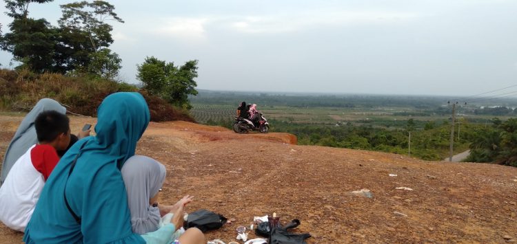BUkit Cinta Danau Embat, 1. Taman Payung, 2. Taman Bunga Talang Bukit, 3. Bukit Ilalang, 4. Sungai Batanghari, 5. Taman Remaja Tembesi, 6. Danau Puri Indah, 7. Pasar Muara Tembesi, 8. Lapangan Garuda, 9. Puri Rimbo Bulian, 10. Tugu Tapah Malenggang Batanghari, 11. Danau Biru, 12. Danau Ugo, 13. Kembang Langit, 14. Bukit Cinta Danau Embat, 15. Taman Wisata Sungai Bujang, 16. Danau Letang Jaya