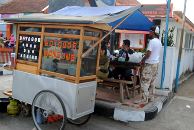 Batagor Kuah Depan Kantor Pos Banjar, 1. Rest Area Banjar Atas, 2. Rumah Makan Beti, 3. Rumah Makan Primarasa, 4. Rajawali Seafood dan Mie Bakso Banjar, 5. Acip Lama Banjar, 6. Rumah Makan Mergosari, 7. Tungku Coffe dan Resto, 8. Mie Ayam OSIS Banjar, 9. Rumah Makan Tenda Biru, 10. Mie Ayam Bakso Mang Endut Cisaga, 11. Pusat Kuliner Kota Banjar Doboku Ligar, 12. Sate Nikmat Putra, 13. Rumah Makan Sari Rasa, 14. Batagor Kuah Depan Kantor Pos Banjar, 15. Rumah Makan Soto Banyumas Kubangpari, 16. Bakso Sari Rasa H. Ayo Sunaryo