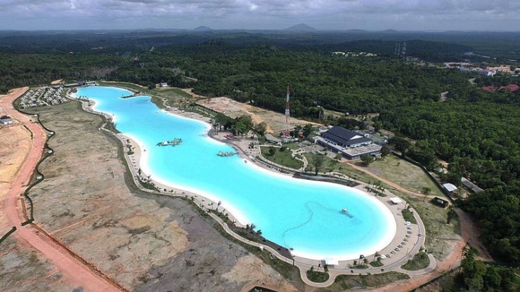 Berenang Di Laut Buatan Di Criytal Lagoon via ultravimar, 1. Pantai Trikora, 2. Pelabuhan Bandar Bentan Telani, 3. Rumah Arang, 4. Gurun Pasir Busung, 5. Crystal Lagoon, 6. Air Adventure Flying Club Bintan, 7. Danau Biru, 8. Vihara Patung 1000 Wajah, 9. Hutan Mangrove, 10. Pantai Sakera, 11. Vihara Avalokitesevara, 12. Pulau Penyusuk, 13. Aroma River Spa, 14. Pulau Penyengat, 15. Pulau Beralas Pasir, 16. Tasik Divers Bintan, 17. Gunung Bintan, 18. Lagoi, 19. MV Doulos Phos, 20. Pantai Impian, 21. Pantai Senggiling, 22. Air Terjun Gunung Bintan, 23. Penangkaran Penyu White Sands Island, 24. Treasure Bay