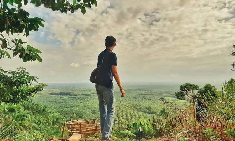 Bukit Suban Spi via Picbabun, 1. Taman Nasional Bukit Duabelas, 2. Wisata Bukit Tembulun, 3. Air Terjun Tujuh Tingkat, 4. Air Terjun Batu Empang, 5. Bukit Tempurung Garden, 6. Gua Culau Petak, 7. Dam Jernih dan Air Terjun Talun Dua, 8. Wisata Air Di Batang Asai, 9. Danau Biru, 10. Jembatan Beatrix, 11. Taman Tepian Cik Minah, 12. Bukit Suban Spi, 13. Bukit Bulan, 14. Air Terjun Narso, 15. Danau Kaco, 16. Bukit Temukan, 17. ABC Waterpark, 18. Bukit Seruling, 19. Wisata Sungai Batu Putih, 20. Air Terjun Seluro, 21. Kali Anyep