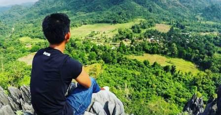 Bukit-Temukan, 1. Taman Nasional Bukit Duabelas, 2. Wisata Bukit Tembulun, 3. Air Terjun Tujuh Tingkat, 4. Air Terjun Batu Empang, 5. Bukit Tempurung Garden, 6. Gua Culau Petak, 7. Dam Jernih dan Air Terjun Talun Dua, 8. Wisata Air Di Batang Asai, 9. Danau Biru, 10. Jembatan Beatrix, 11. Taman Tepian Cik Minah, 12. Bukit Suban Spi, 13. Bukit Bulan, 14. Air Terjun Narso, 15. Danau Kaco, 16. Bukit Temukan, 17. ABC Waterpark, 18. Bukit Seruling, 19. Wisata Sungai Batu Putih, 20. Air Terjun Seluro, 21. Kali Anyep