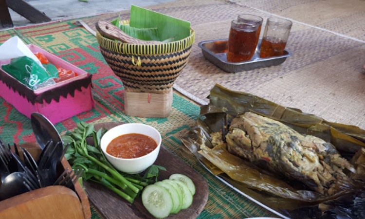 D’Bubuy Hayam Ma Atik via Google Maps, 1. Rumah Makan Sangkuriang Resto, 2. Saung Sarasa Subang, 3. Rumah Makan Mang Yeye, 4. Saung Ambu Cikadu, 5. Restoran Pringsewu Cipali, 6. Warung Makan Sunda Bang Jun, 7. Rumah Makan Gala, 8. Dapur Tutug, 9. Lesehan Bale Endah Subang, 10. Rumah Makan Abah Asli Cobek Belut, 11. Lesehan Riungsari Seafood dan Ayam Bakar, 12. Kedai Tuan Crab Subang, 13. Rumah Makan Ma’Pinah, 14. D’King Café &amp; Resto, 15. Balai Desa Rumah Makan, 16. Bakso Parahyangan, 17. Rumah Makan Lesehan Sop Ikan Neng Jihan, 18. D’Bubuy Hayam Ma Atik, 19. Dapoer Ummi, 20. Rumah Makan Sari Mawar, 21. Rumah Makan Sindang Heula Abah, 22. Saung Empang, 23. Bakar Ikan Laut A’ Badru, 24. Lampu Satu, 25. Follow Mie