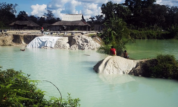 Danau Biru, 1. Taman Payung, 2. Taman Bunga Talang Bukit, 3. Bukit Ilalang, 4. Sungai Batanghari, 5. Taman Remaja Tembesi, 6. Danau Puri Indah, 7. Pasar Muara Tembesi, 8. Lapangan Garuda, 9. Puri Rimbo Bulian, 10. Tugu Tapah Malenggang Batanghari, 11. Danau Biru, 12. Danau Ugo, 13. Kembang Langit, 14. Bukit Cinta Danau Embat, 15. Taman Wisata Sungai Bujang, 16. Danau Letang Jaya