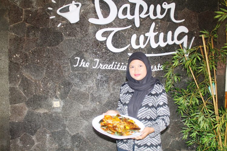 Dapur Tutug via Pasundan Ekspres, 1. Rumah Makan Sangkuriang Resto, 2. Saung Sarasa Subang, 3. Rumah Makan Mang Yeye, 4. Saung Ambu Cikadu, 5. Restoran Pringsewu Cipali, 6. Warung Makan Sunda Bang Jun, 7. Rumah Makan Gala, 8. Dapur Tutug, 9. Lesehan Bale Endah Subang, 10. Rumah Makan Abah Asli Cobek Belut, 11. Lesehan Riungsari Seafood dan Ayam Bakar, 12. Kedai Tuan Crab Subang, 13. Rumah Makan Ma’Pinah, 14. D’King Café &amp; Resto, 15. Balai Desa Rumah Makan, 16. Bakso Parahyangan, 17. Rumah Makan Lesehan Sop Ikan Neng Jihan, 18. D’Bubuy Hayam Ma Atik, 19. Dapoer Ummi, 20. Rumah Makan Sari Mawar, 21. Rumah Makan Sindang Heula Abah, 22. Saung Empang, 23. Bakar Ikan Laut A’ Badru, 24. Lampu Satu, 25. Follow Mie