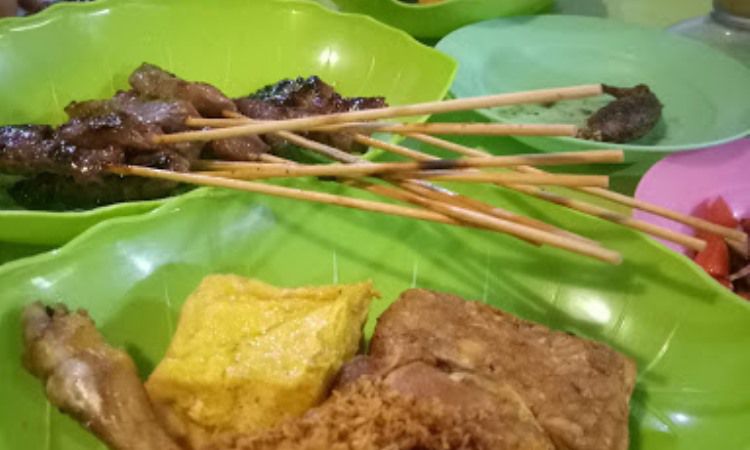 Dapoer Ummi via Google Maps, 1. Rumah Makan Sangkuriang Resto, 2. Saung Sarasa Subang, 3. Rumah Makan Mang Yeye, 4. Saung Ambu Cikadu, 5. Restoran Pringsewu Cipali, 6. Warung Makan Sunda Bang Jun, 7. Rumah Makan Gala, 8. Dapur Tutug, 9. Lesehan Bale Endah Subang, 10. Rumah Makan Abah Asli Cobek Belut, 11. Lesehan Riungsari Seafood dan Ayam Bakar, 12. Kedai Tuan Crab Subang, 13. Rumah Makan Ma’Pinah, 14. D’King Café &amp; Resto, 15. Balai Desa Rumah Makan, 16. Bakso Parahyangan, 17. Rumah Makan Lesehan Sop Ikan Neng Jihan, 18. D’Bubuy Hayam Ma Atik, 19. Dapoer Ummi, 20. Rumah Makan Sari Mawar, 21. Rumah Makan Sindang Heula Abah, 22. Saung Empang, 23. Bakar Ikan Laut A’ Badru, 24. Lampu Satu, 25. Follow Mie